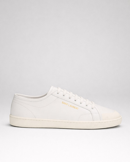 סניקרס לבנות